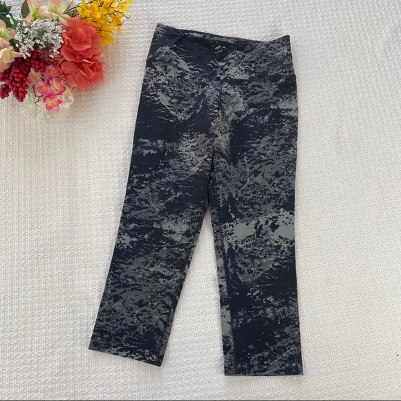 Nike Dri-Fit Black White Splatter Crop Leggings - Picture 1 of 8